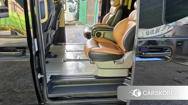 Hyundai Staria 2023 Черный из Кореи, фото 5