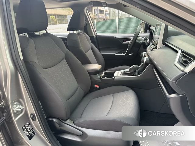 Toyota RAV4 2021 Серебристо-серый из Китая, фото 5