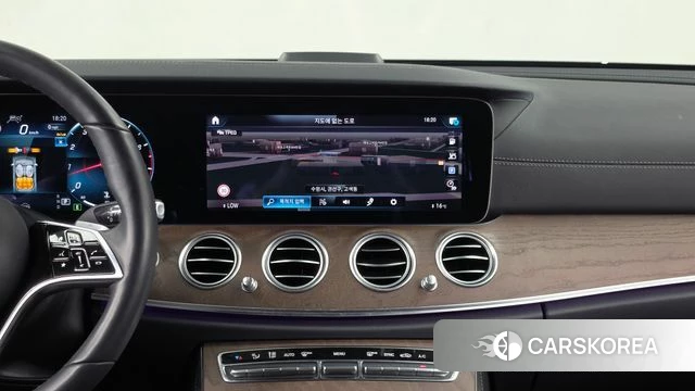 Mercedes-Benz E-Class W213 2022 Белый из Кореи, фото 5