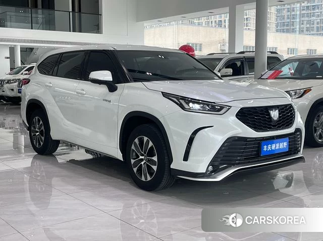 Toyota Crown 2021 Белый из Китая, фото 5