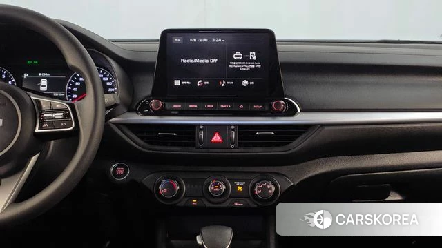 Kia The New K3 2nd generation 2023 Белый из Кореи, фото 5