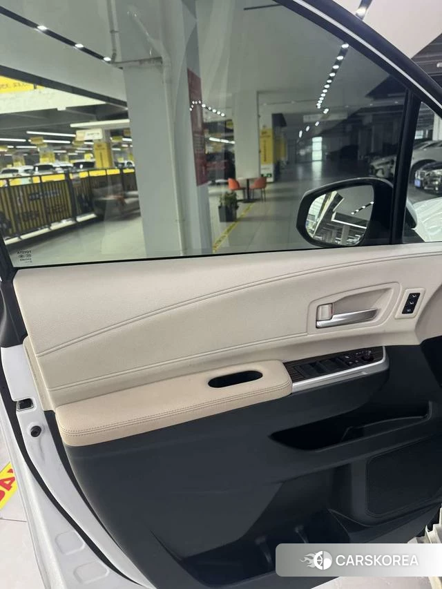 Toyota Granvia 2024 Белый из Китая, фото 5