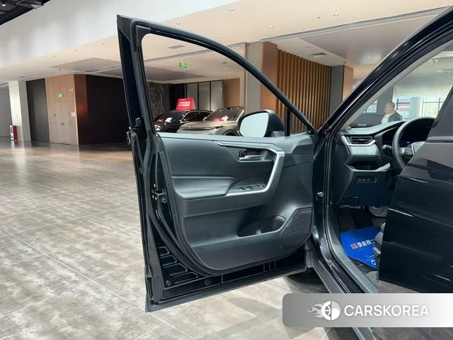 Toyota RAV4 2022 Черный из Китая, фото 5