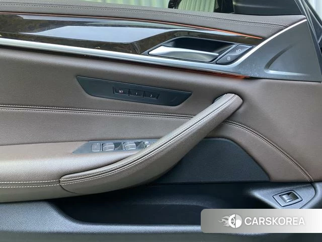 BMW 5 series 2020 Черный из Китая, фото 5