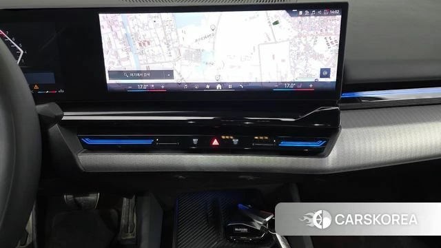 BMW 5 Series (G60) 2024 Белый из Кореи, фото 5