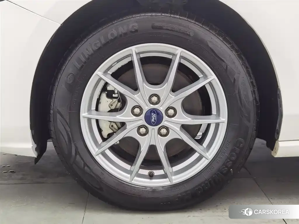 Ford Focus 2022 Белый из Китая, фото 5