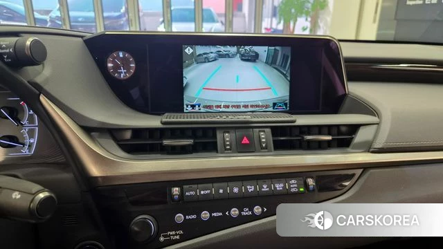 Lexus ES300h 7th generation 2019 Песочный из Кореи, фото 5