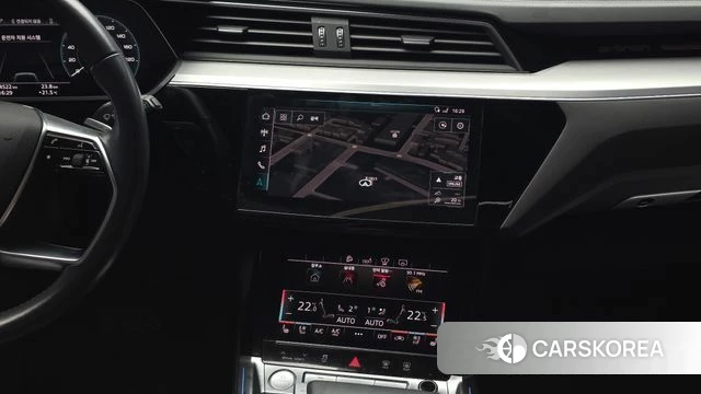 Audi e-Tron 2020 Синий из Кореи, фото 5