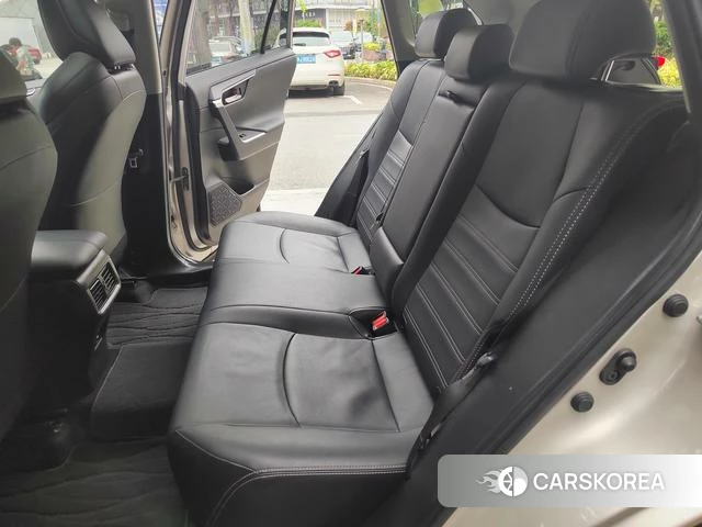 Toyota Wildlander 2021 Серебристо-серый из Китая, фото 5