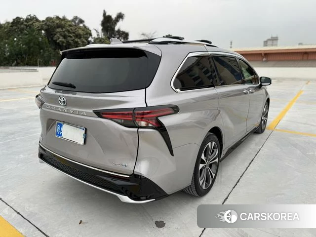 Toyota Granvia 2023 Серебристо-серый из Китая, фото 5