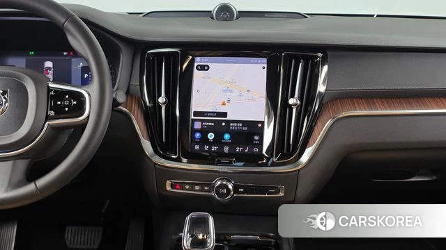 Volvo S60 3rd generation 2023 Белый из Кореи, фото 5