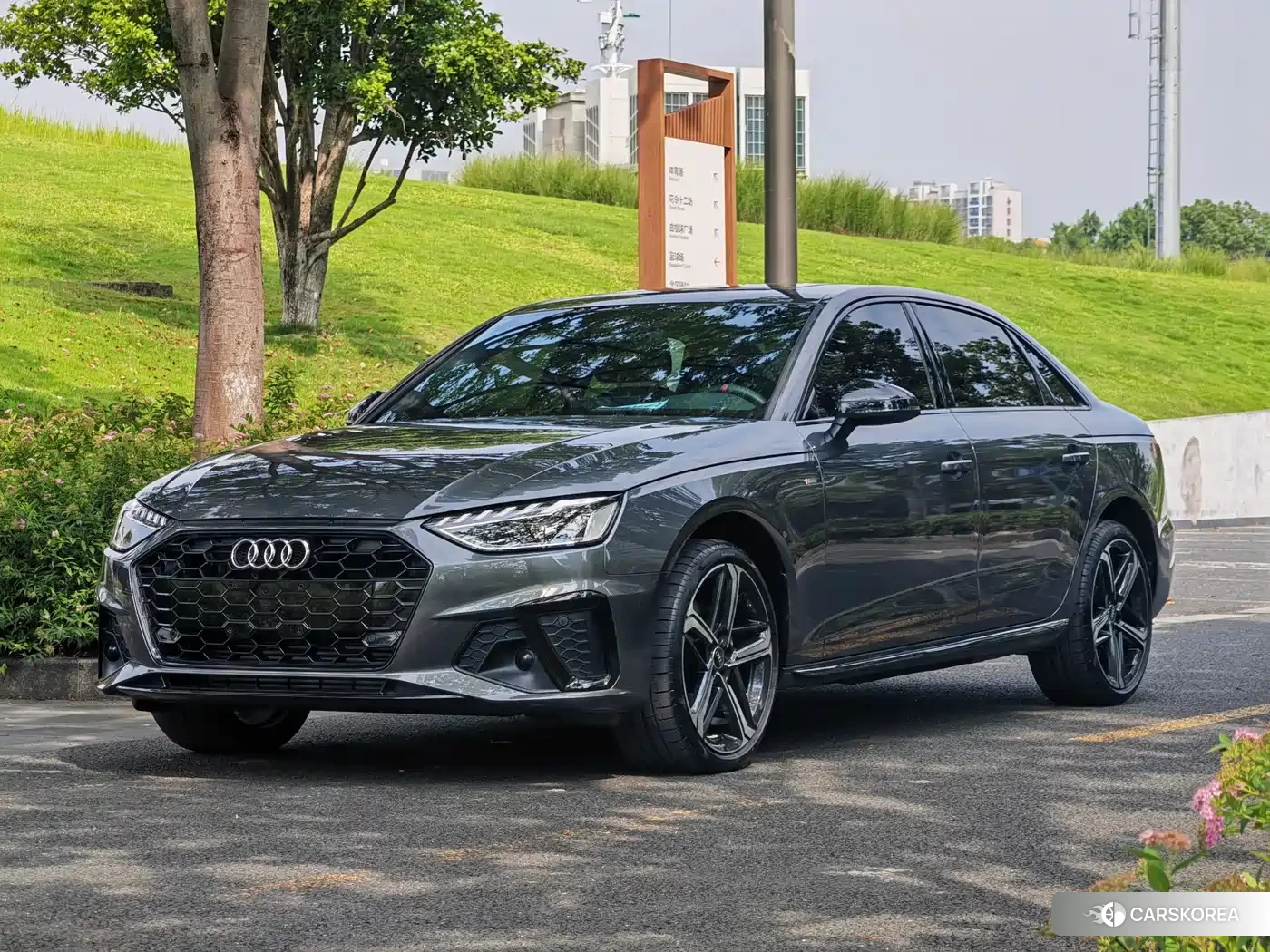 Audi A4L 2025 Silver/gray из Китая, фото 5