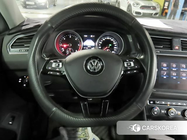 Volkswagen Tiguan second Generation 2018 Серебряный из Кореи, фото 5