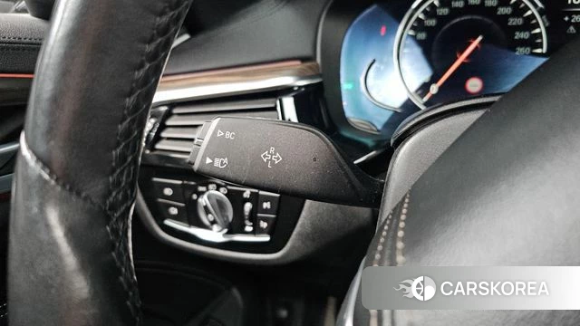 BMW 5 Series (G30) 2018 Белый из Кореи, фото 5