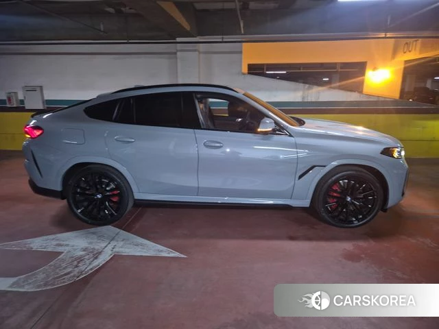 BMW X6 (G06) 2026 Светло-серебряный цвет из Кореи, фото 5