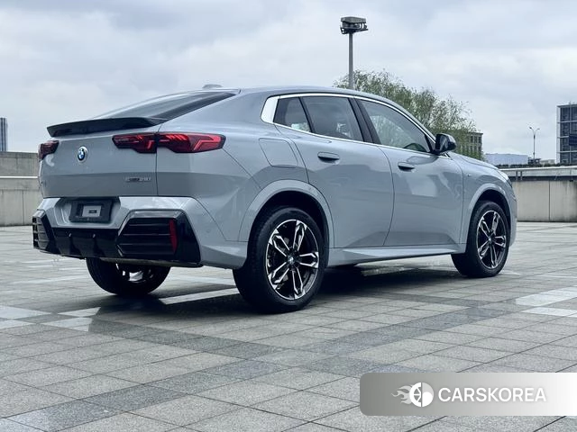 BMW X2 2025 Серебристо-серый из Китая, фото 5