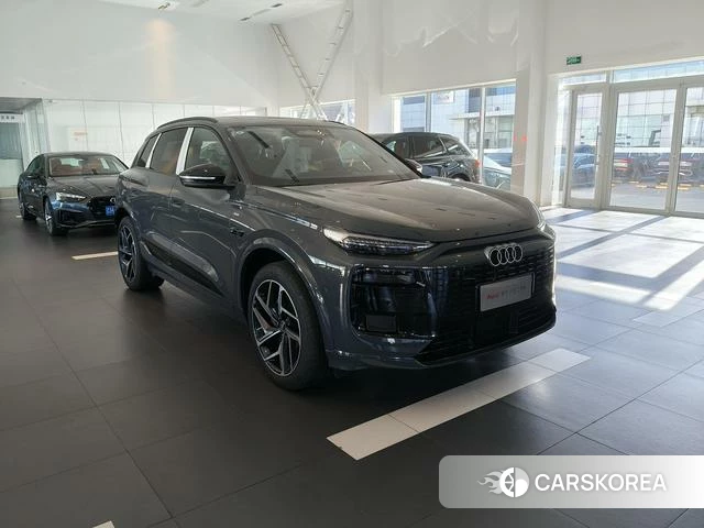 Audi Q6L 2026 Темно-серый из Китая, фото 5
