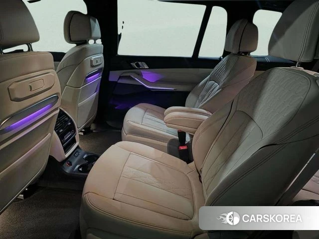 BMW X7 (G07) 2026 Серебристо-серый из Кореи, фото 5