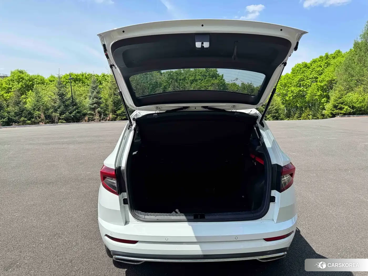 Skoda Karoq 2023 Белый из Китая, фото 5