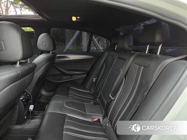 BMW 5 Series (G30) 2018 Белый из Кореи, фото 5
