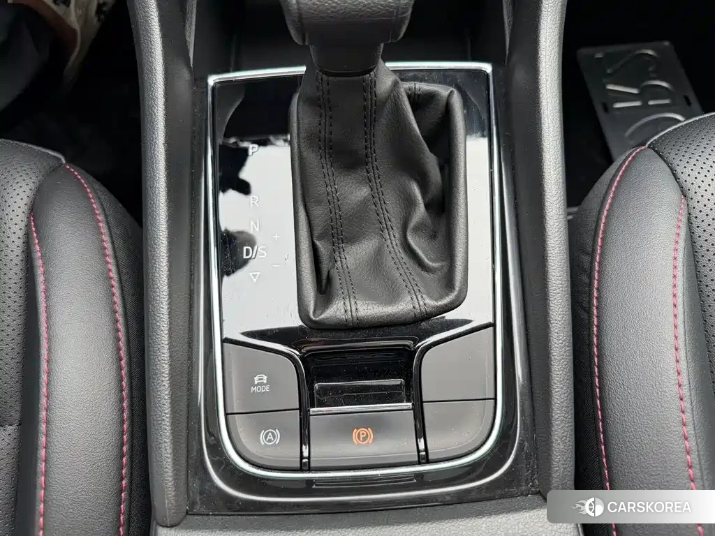 Skoda Karoq 2023 Белый из Китая, фото 5