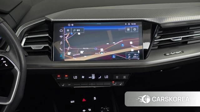 Audi Q4 e-Tron (F4) 2022 Черный из Кореи, фото 5