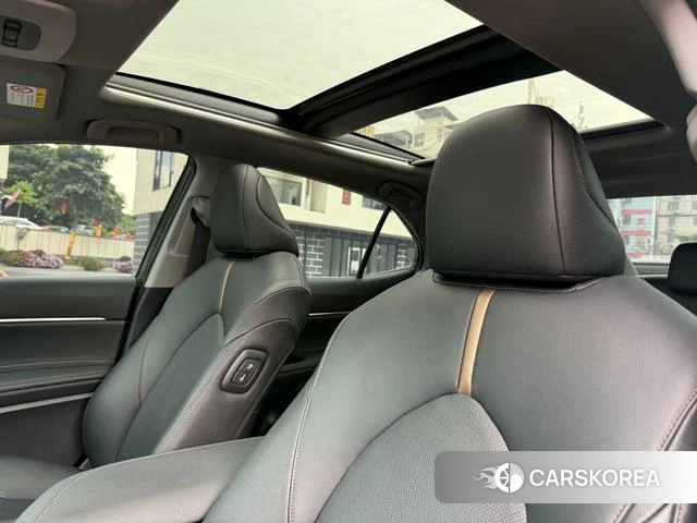 Toyota Camry 2021 Серебристо-серый из Китая, фото 5