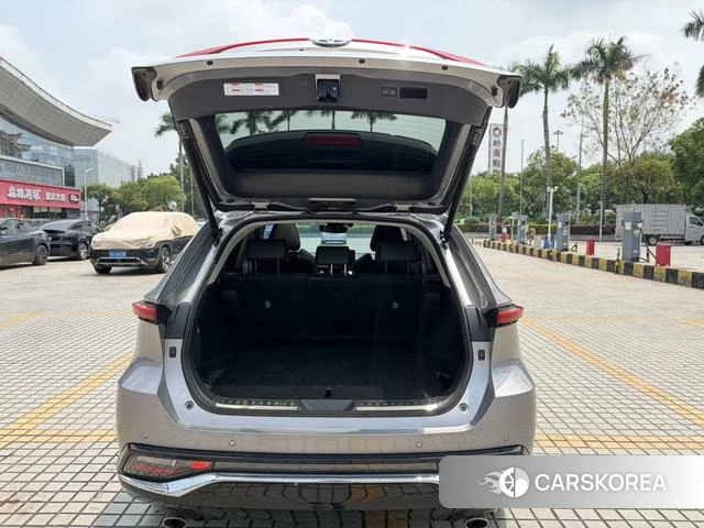 Toyota Venza 2023 Серебристо-серый из Китая, фото 5