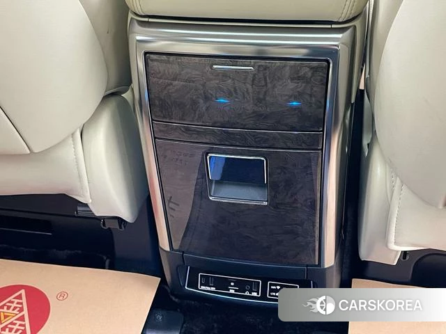 Toyota Alphard 2023 Черный из Китая, фото 5