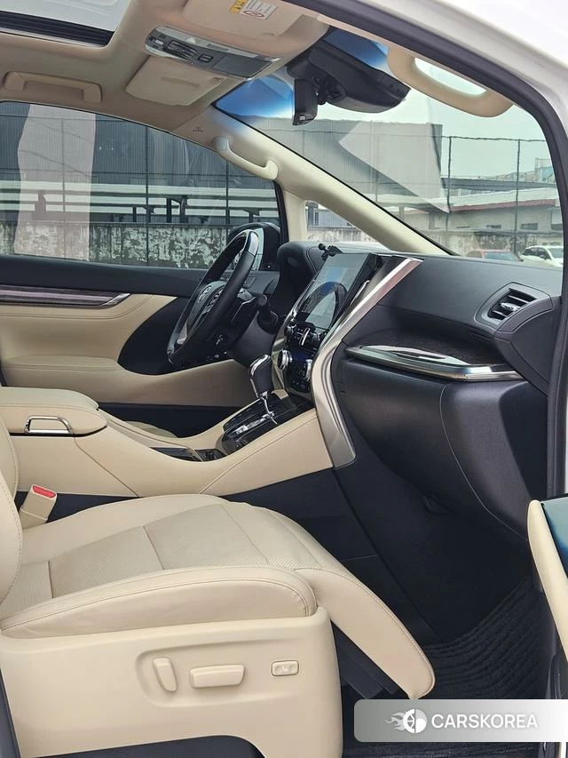 Toyota Vellfire 2022 Белый из Китая, фото 5