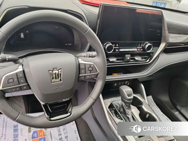 Toyota Crown 2024 Белый из Китая, фото 5