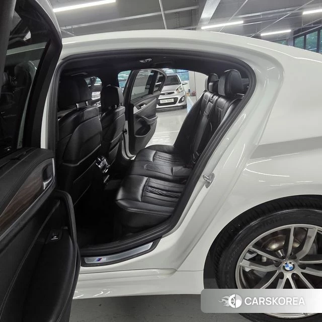 BMW 5 Series (G30) 2018 Белый из Кореи, фото 5