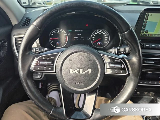 Kia Seltos 2022 Серебристо-серый из Кореи, фото 5