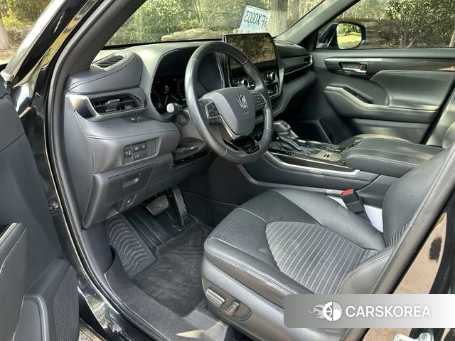 Toyota Crown 2022 Черный из Китая, фото 5