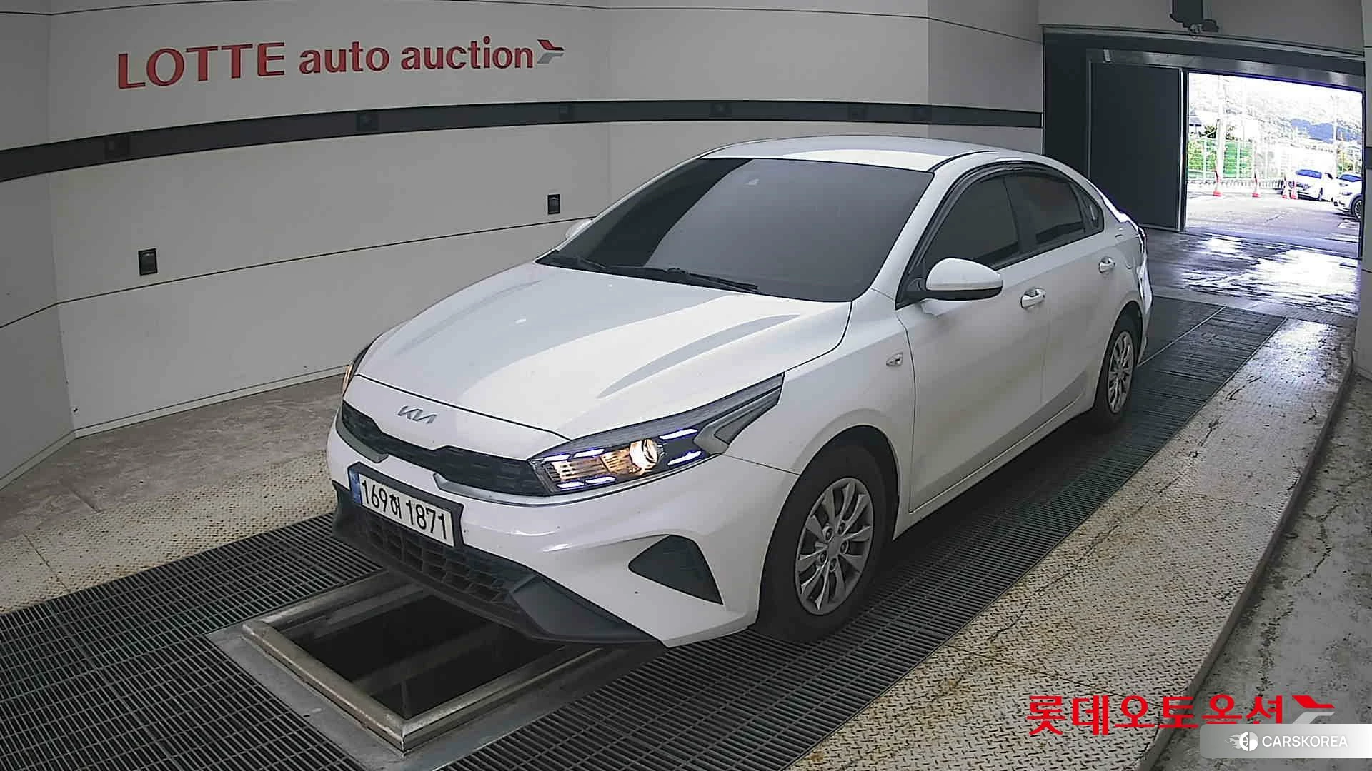 Kia K3 2022 Snow White Pearl из Кореи, фото 5