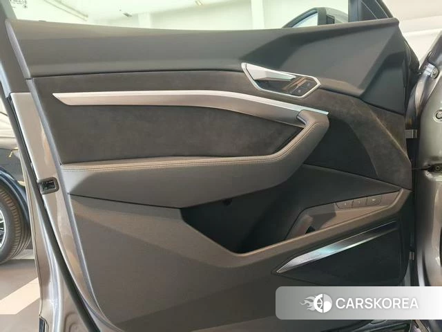Audi e-tron 2022 Темно-серый из Китая, фото 5