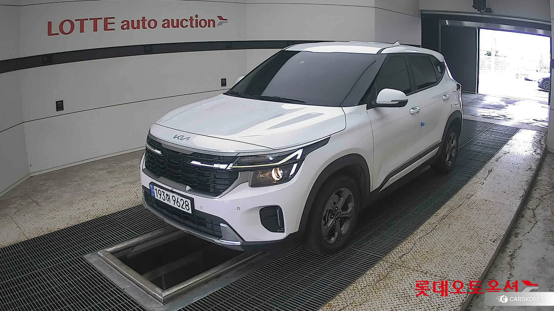 Kia Seltos 2023 Snow White Pearl (optional) из Кореи, фото 5