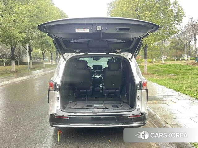 Toyota Sienna 2022 Серебристо-серый из Китая, фото 5