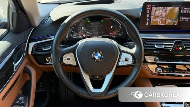 BMW 5 Series (G30) 2023 Белый из Кореи, фото 5