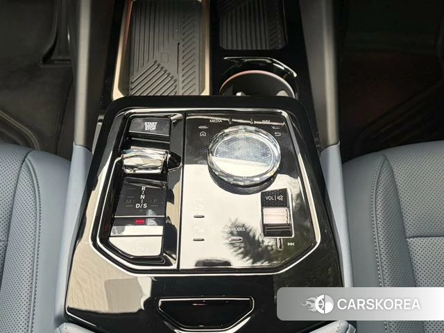BMW 5 series 2025 Черный из Китая, фото 5