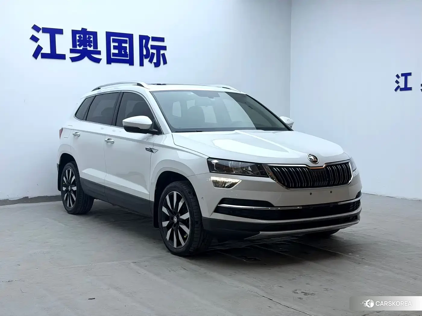 Skoda Karoq 2023 Белый из Китая, фото 5