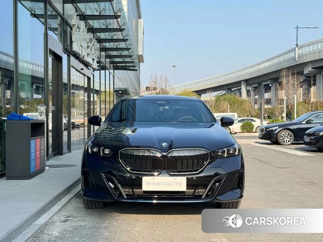 BMW 5 series 2026 Черный из Китая, фото 5