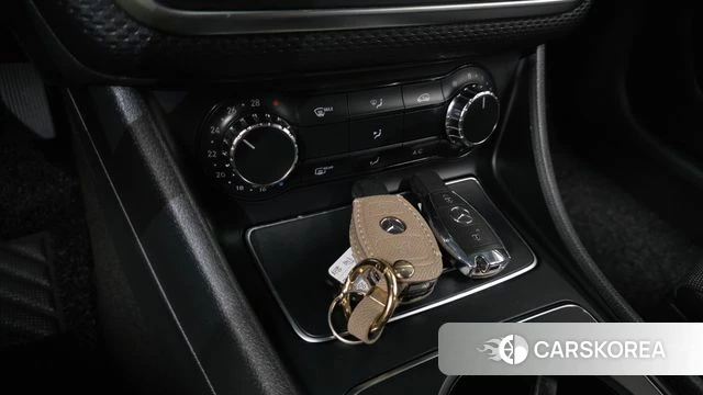 Mercedes-Benz A-Class W176 2018 Белый из Кореи, фото 5