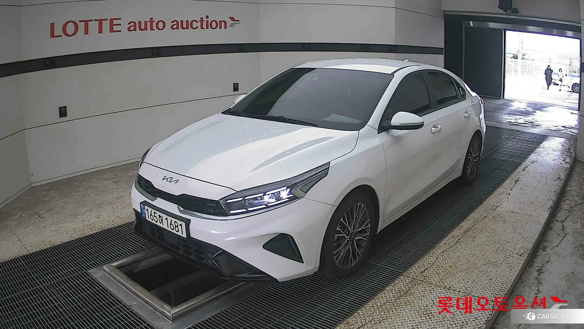 Kia K3 2023 Snow White Pearl (optional) из Кореи, фото 5