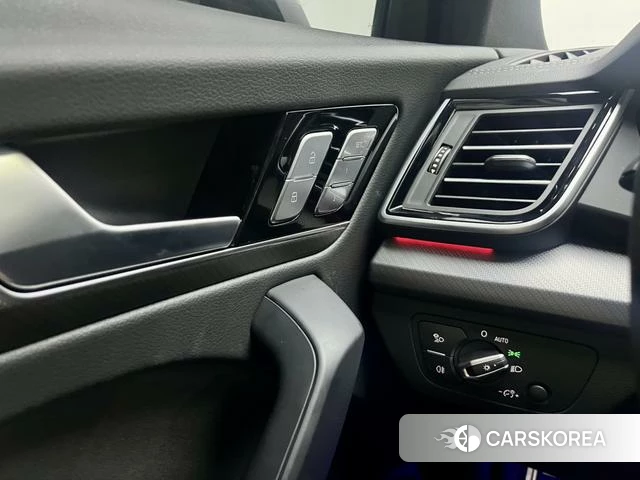 Audi Q5L 2025 Темно-серый из Китая, фото 5