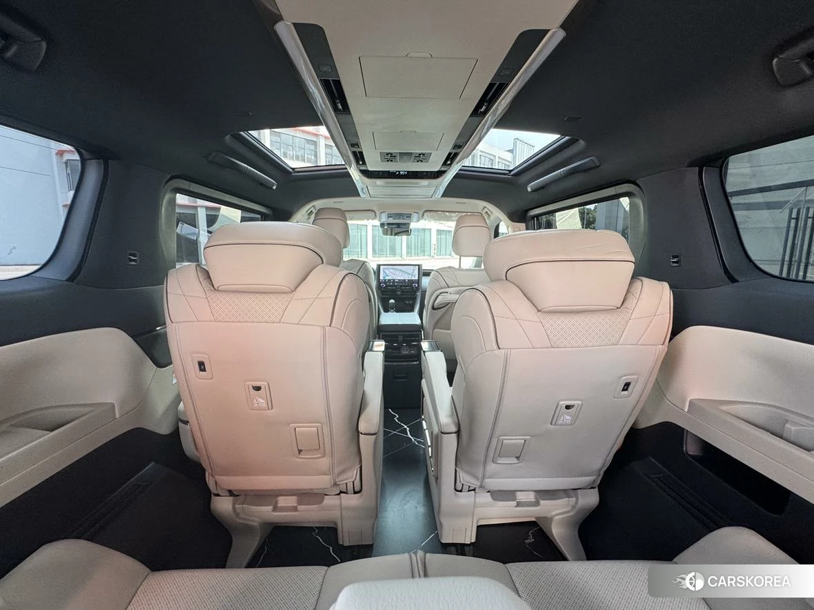 Toyota Alphard 2023 Черный из Китая, фото 5