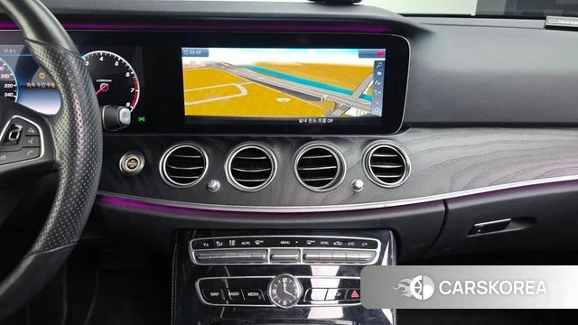 Mercedes-Benz E-Class W213 2018 Белый из Кореи, фото 5