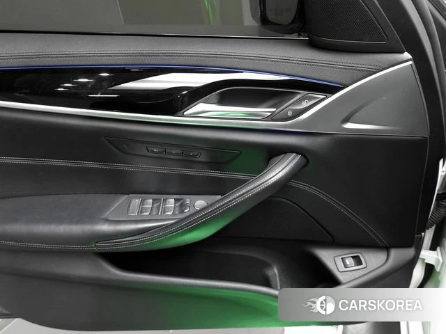 BMW 5 Series (G30) 2020 Белый из Кореи, фото 5