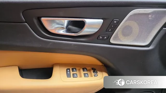 Volvo XC60 second Generation 2020 Белый из Кореи, фото 5