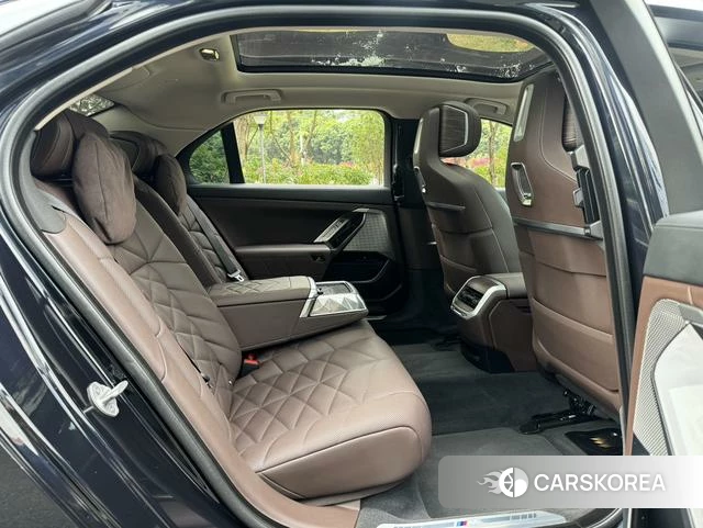 BMW 7 series 2023 Черный из Китая, фото 5